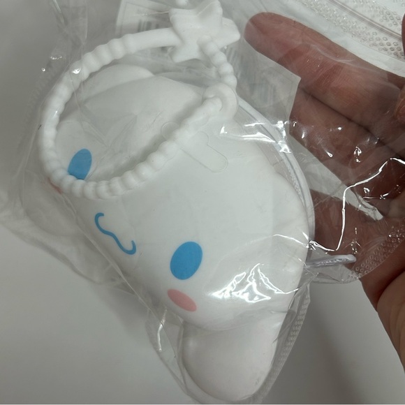 Cinnamaroll Silicone Coin Pouch Keychain - Picture 3 of 6